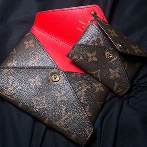 LOUIS VUITTON WALLET AND CARD HOLDER IN SIGNATURE PRINT